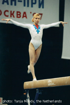 Елена Долгополова
